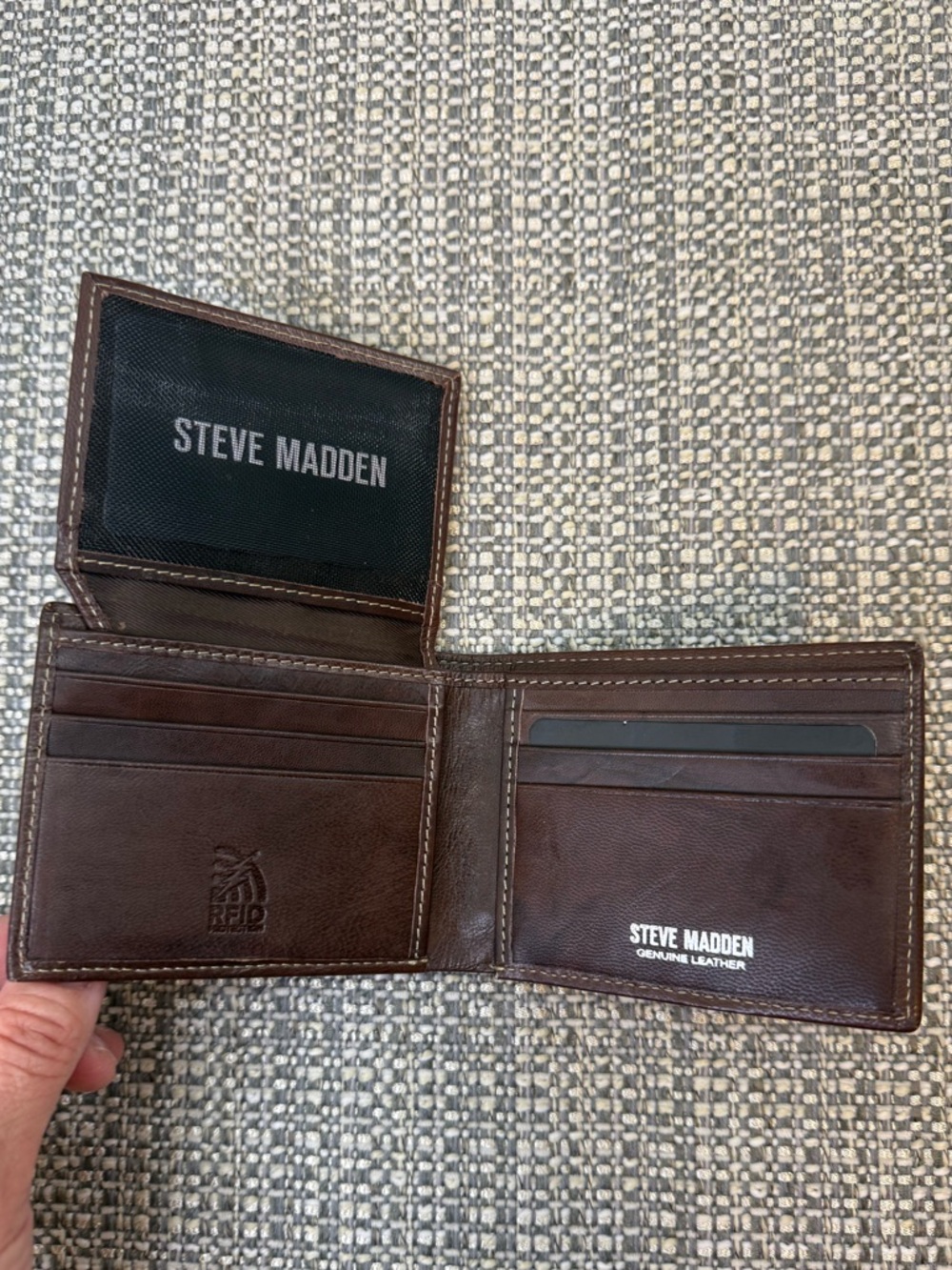 Steve Madden Brown Genuine Leather Passcase Wallet. RFID Protection. NWOT - Picture 3 of 8